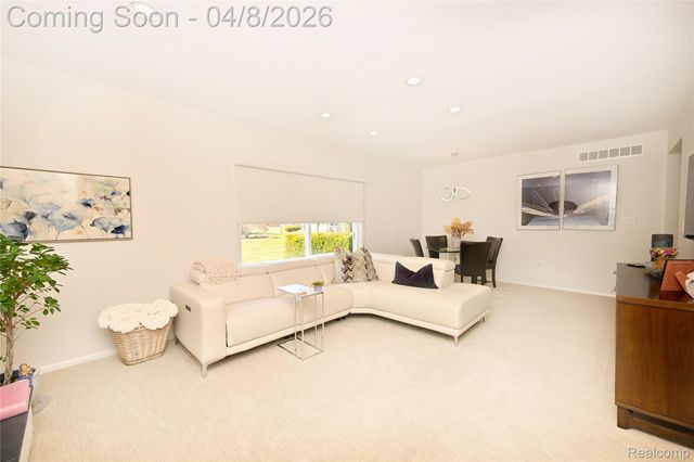 6132 Ledgeway Drive, West Bloomfield Charter Township, MI 48322