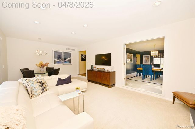 6132 Ledgeway Drive, West Bloomfield Charter Township, MI 48322