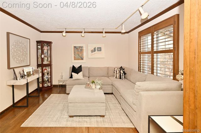 6132 Ledgeway Drive, West Bloomfield Charter Township, MI 48322