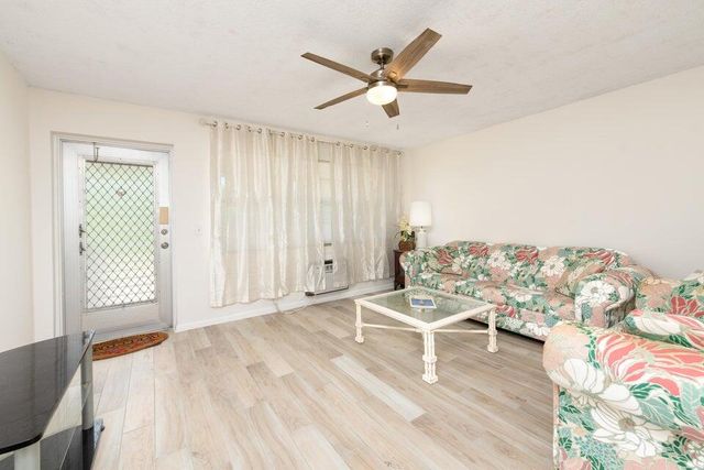 99 Sussex E 99, West Palm Beach, FL 33417