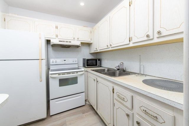 99 Sussex E 99, West Palm Beach, FL 33417