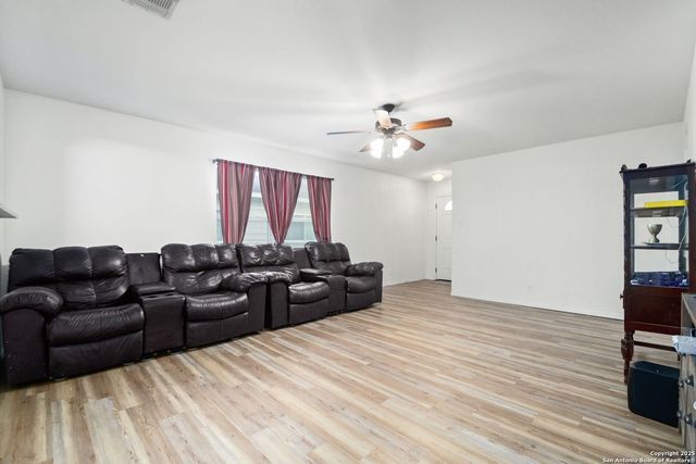221 KATIE CT, Boerne, TX 78006