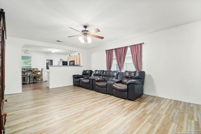221 KATIE CT, Boerne, TX 78006