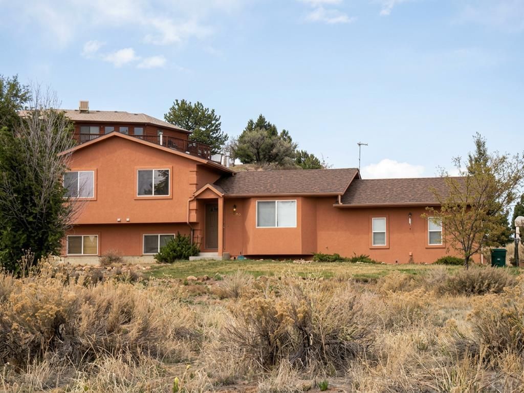 1895 W Galileo Dr, Pueblo, CO 81007