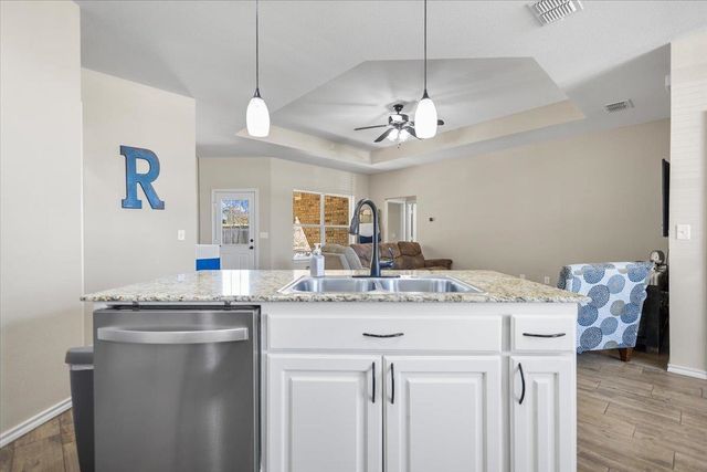 307 Mission Crest Circle, Lindale, TX 75771