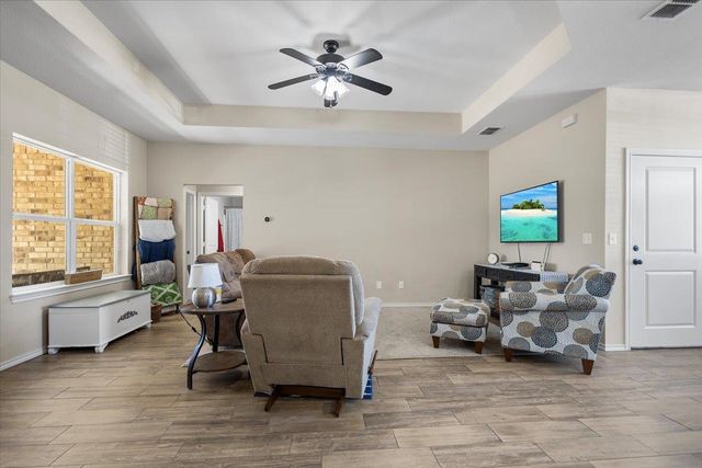 307 Mission Crest Circle, Lindale, TX 75771