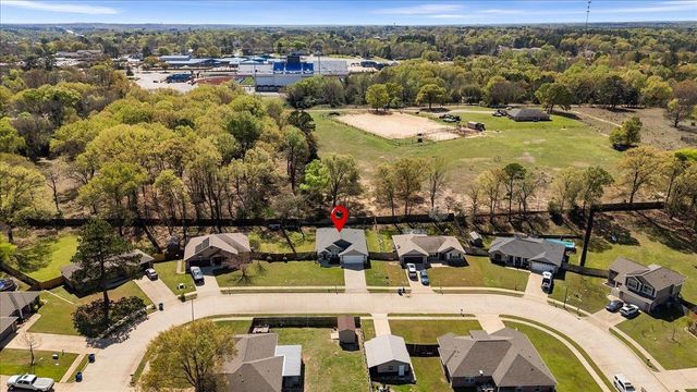 307 Mission Crest Circle, Lindale, TX 75771