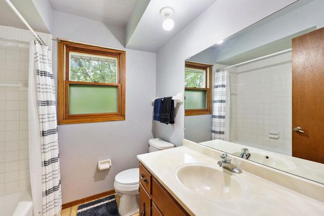 W365N7134 McMahon Road, Oconomowoc, WI 53066