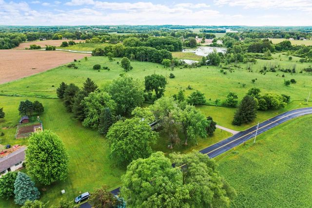 W365N7134 McMahon Road, Oconomowoc, WI 53066
