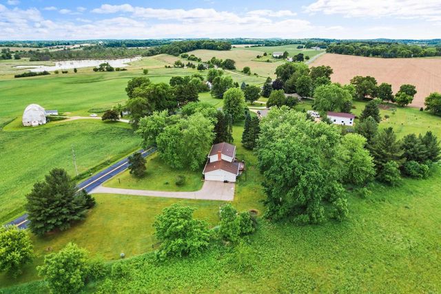 W365N7134 McMahon Road, Oconomowoc, WI 53066