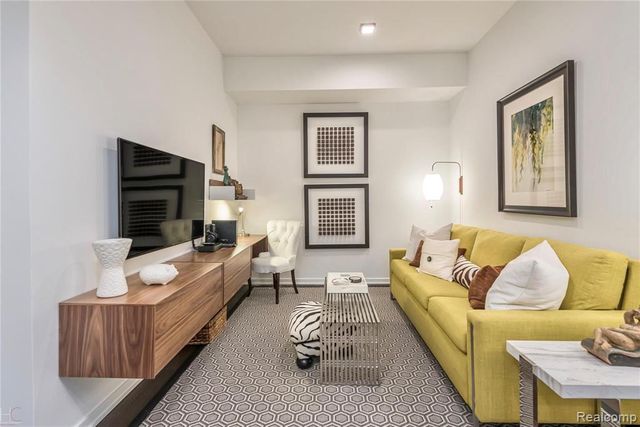 750 Forest Ave 502, Birmingham, MI 48009