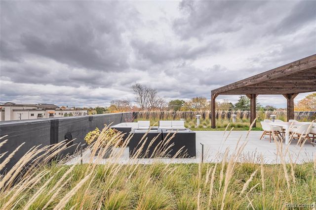 750 Forest Ave 502, Birmingham, MI 48009