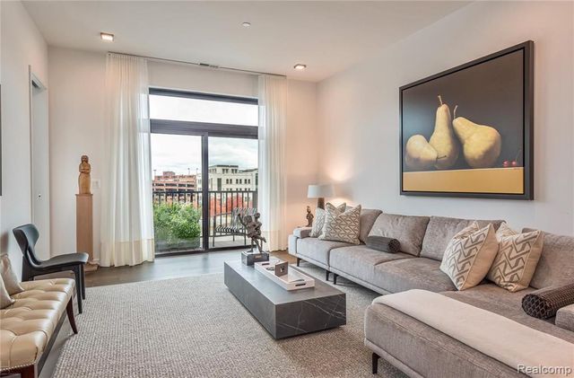 750 Forest Ave 502, Birmingham, MI 48009