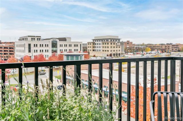 750 Forest Ave 502, Birmingham, MI 48009