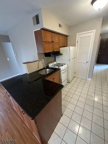 1 Snowbird Ct 9, Vernon Twp., NJ 07462