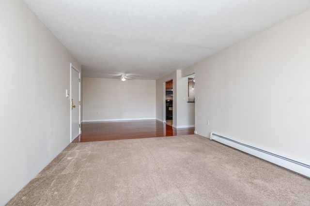 3 Autumn Leaf Dr Apt 10, Nashua, NH 03060