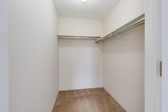3 Autumn Leaf Dr Apt 10, Nashua, NH 03060
