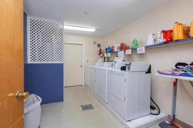 3 Autumn Leaf Dr Apt 10, Nashua, NH 03060