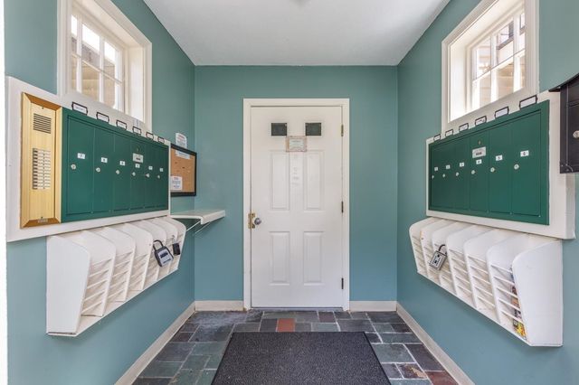 3 Autumn Leaf Dr Apt 10, Nashua, NH 03060