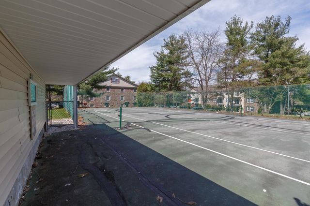 3 Autumn Leaf Dr Apt 10, Nashua, NH 03060