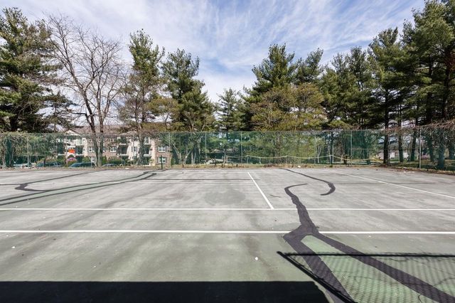 3 Autumn Leaf Dr Apt 10, Nashua, NH 03060
