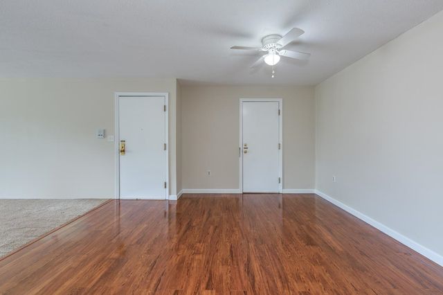 3 Autumn Leaf Dr Apt 10, Nashua, NH 03060