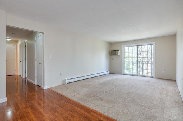 3 Autumn Leaf Dr Apt 10, Nashua, NH 03060