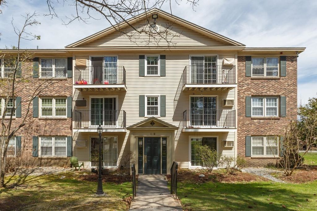 3 Autumn Leaf Dr Apt 10, Nashua, NH 03060