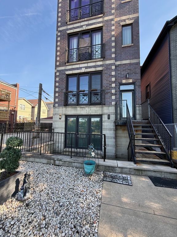 2513 W Congress Parkway 1, Chicago, IL 60612