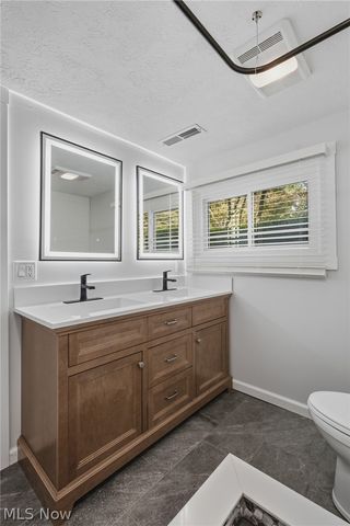 7474 Woodcrest Avenue NE, Canton, OH 44721