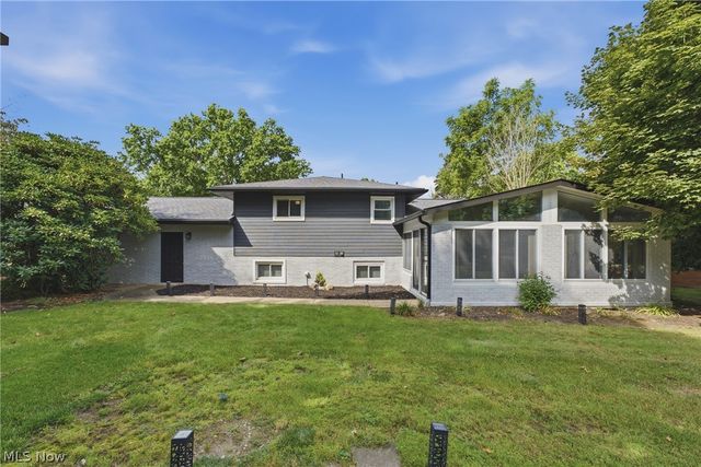 7474 Woodcrest Avenue NE, Canton, OH 44721