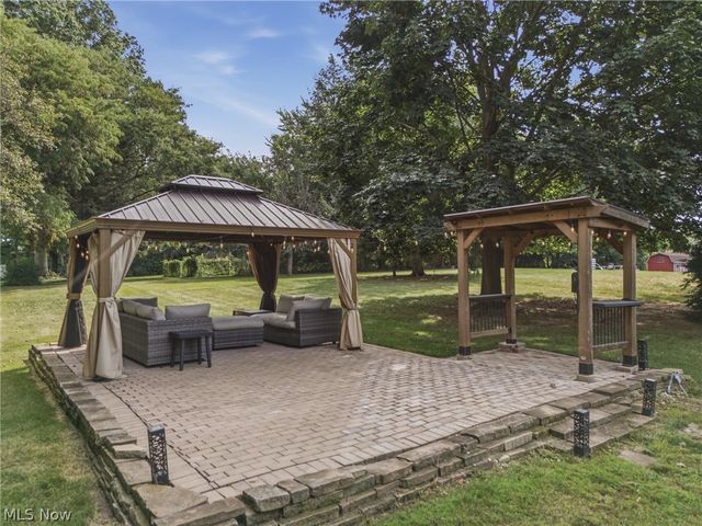 7474 Woodcrest Avenue NE, Canton, OH 44721