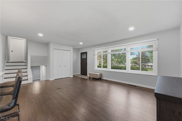 7474 Woodcrest Avenue NE, Canton, OH 44721