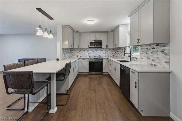 7474 Woodcrest Avenue NE, Canton, OH 44721