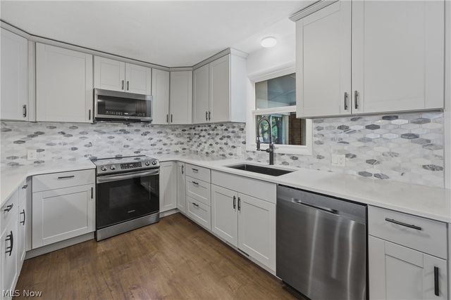 7474 Woodcrest Avenue NE, Canton, OH 44721