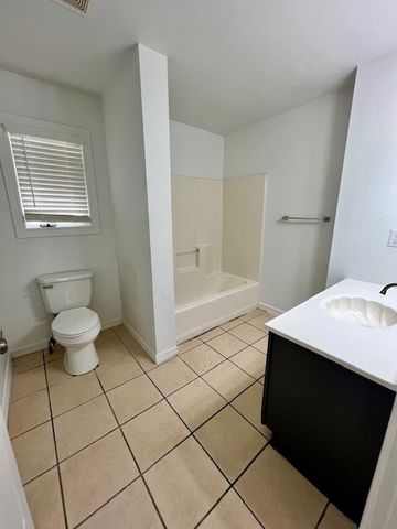 364 E 7th 4, Fayetteville, AR 72701