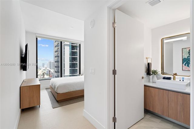 159 NE 6th Street 2415, Miami, FL 33132