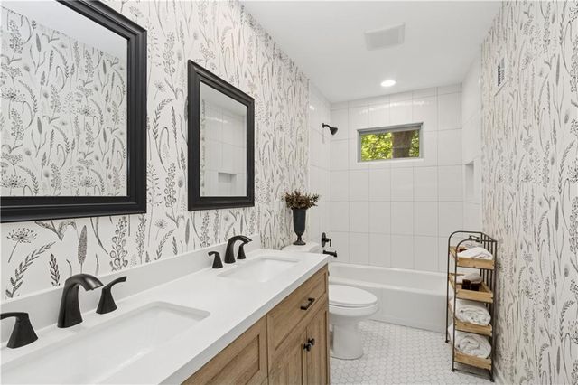 10504 Belinder Road, Leawood, KS 66206