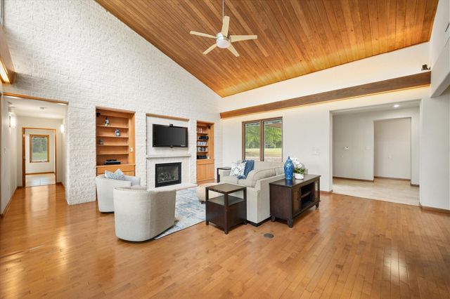 301 Bentwood Circle, Corsicana, TX 75109