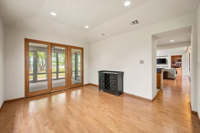 301 Bentwood Circle, Corsicana, TX 75109