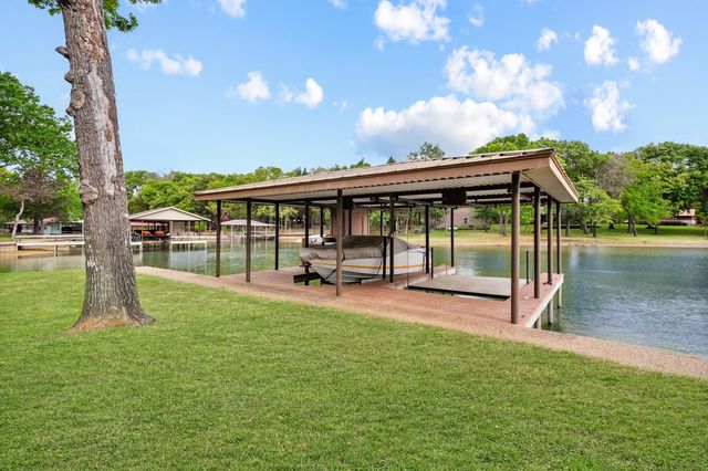 301 Bentwood Circle, Corsicana, TX 75109