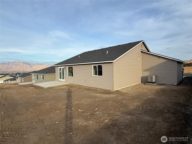 2368 2nd Street SE, East Wenatchee, WA 98802