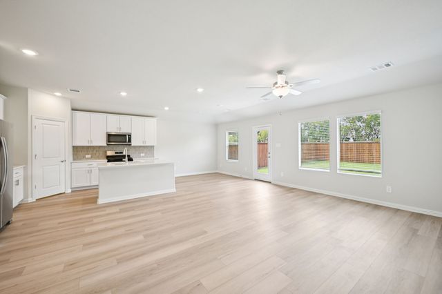 2220 Mustang Way, Seagoville, TX 75159