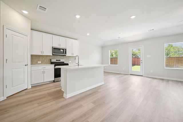 2220 Mustang Way, Seagoville, TX 75159