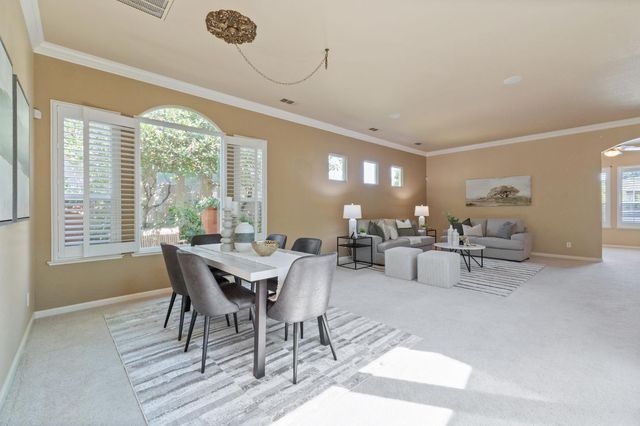 1914 N Greenfield Avenue, Clovis, CA 93619