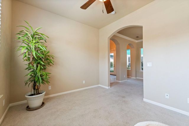 1914 N Greenfield Avenue, Clovis, CA 93619