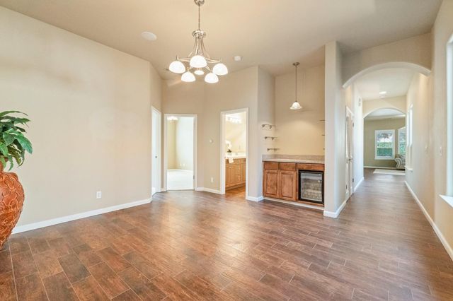 1914 N Greenfield Avenue, Clovis, CA 93619