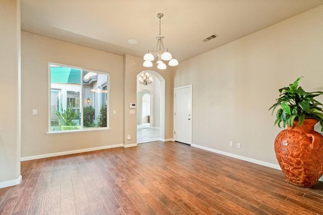 1914 N Greenfield Avenue, Clovis, CA 93619