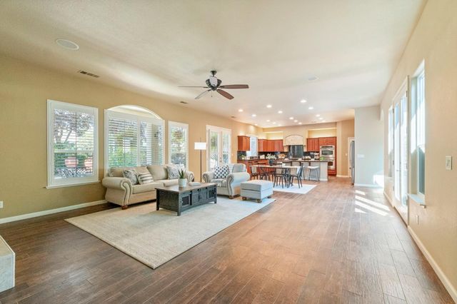 1914 N Greenfield Avenue, Clovis, CA 93619