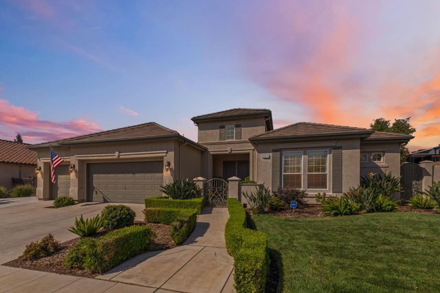 1914 N Greenfield Avenue, Clovis, CA 93619